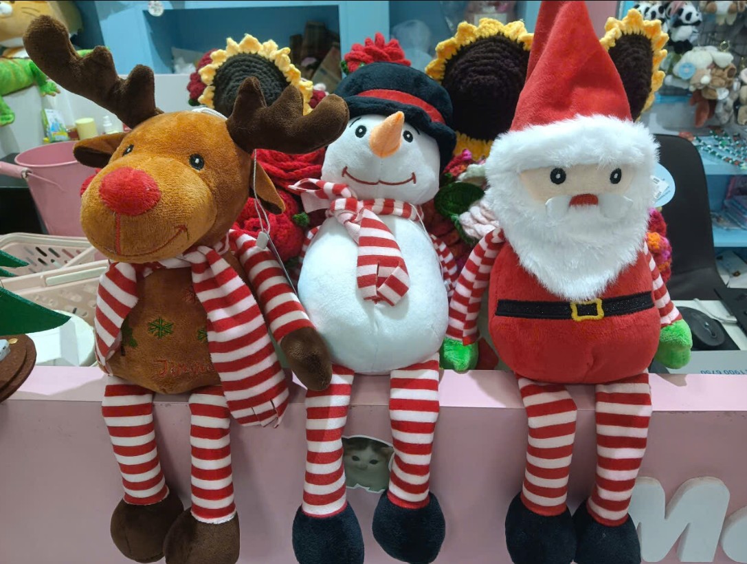 Gấu bông noel chân dài